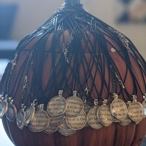 Adjustable choker necklace